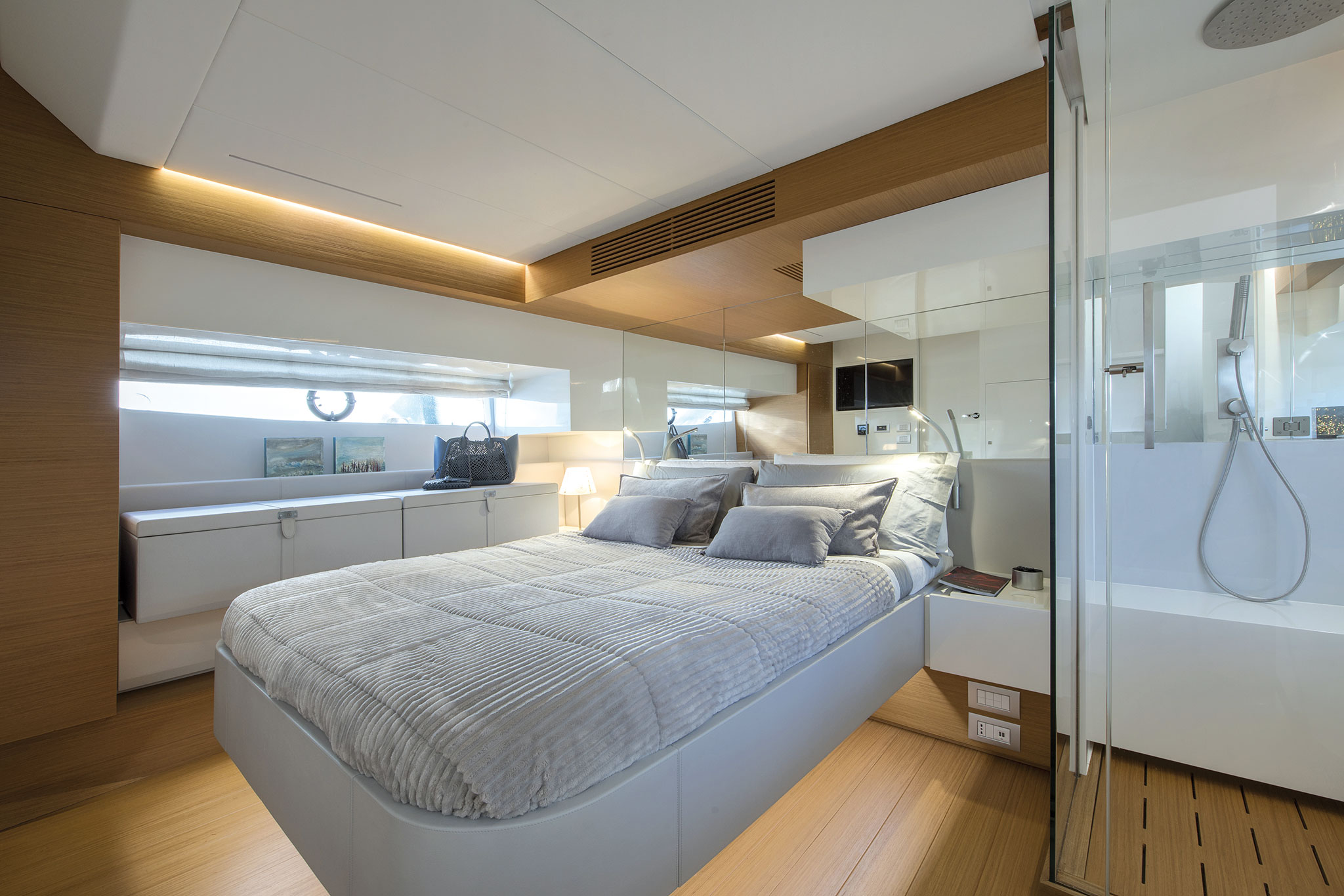 essai-Bluegame-62-Yachts-France-170-BG62-interiors-12
